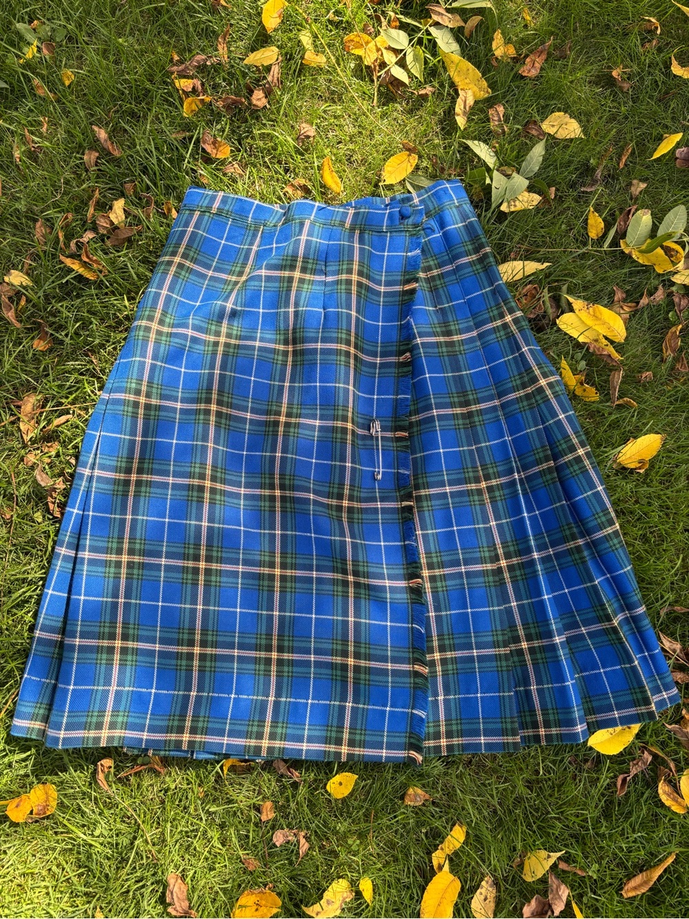 Vintage Wool Pleated Kilt Skirt w Pin - Classic Tartan Style
